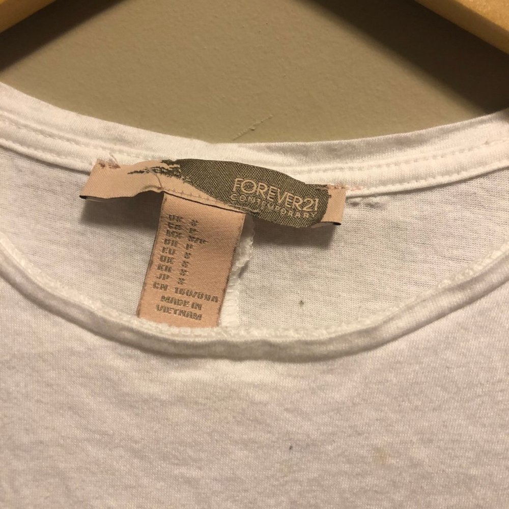 ✨ NWOT White Top - High Low / hi-lo - Picture 2 of 3